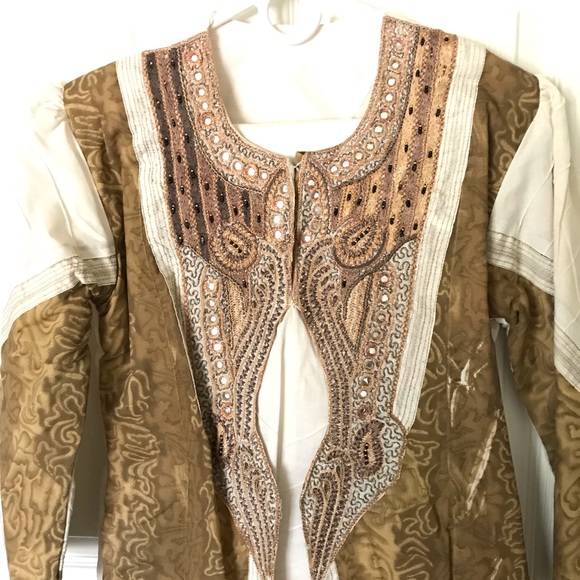 White and Gold Cotton Indian Dress - Picture 2 of 2